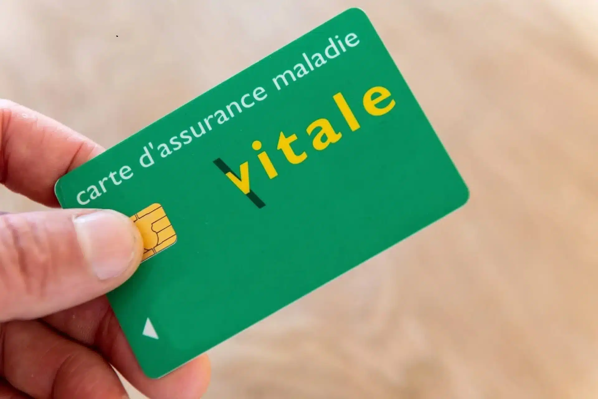 l'assurance maladie alerte ce courrier est une arnaque à la carte vitale, il a déjà fait des milliers de victimes