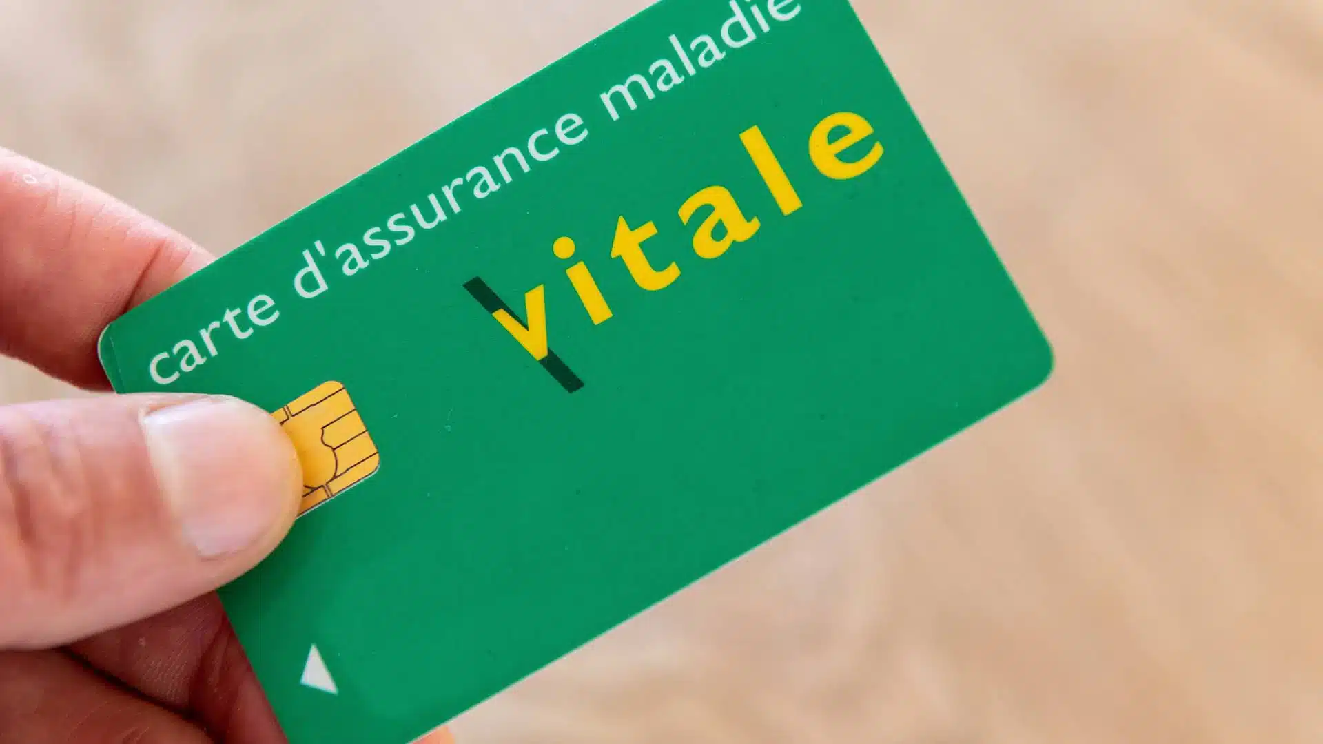 des millions de français vont devoir dire adieu à la complémentaire santé solidaire, voici le seuil à ne surtout pas dépasser pour éviter de perdre cette aide