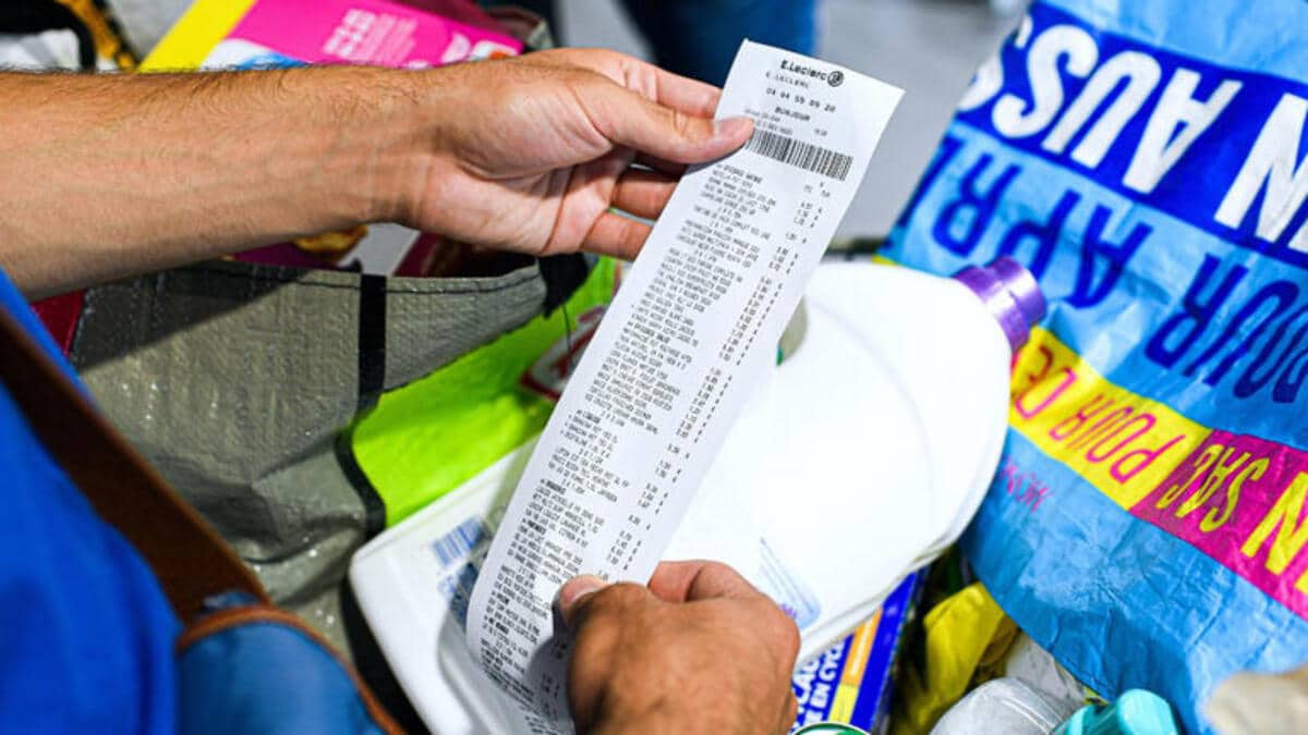 il paie 12 centimes de courses au lieu de 948 euros voici le stratagème mis au point par la caissière d’un supermarché