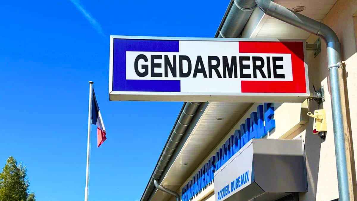 la gendarmerie alerte sur cette arnaque en cours, elle peut toucher n'importe qui et elle fait des ravages